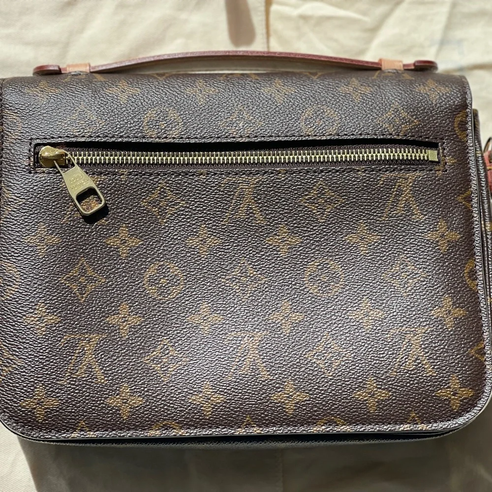 LOUIS VUITTON  Monogram Pochette Metis - Picture 5 of 9